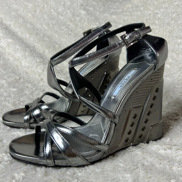 Prada Silver Patent Leather Criss Made in Italy UK Size 39 US Size 8 Women 4.5 I - Picture 1 of 10